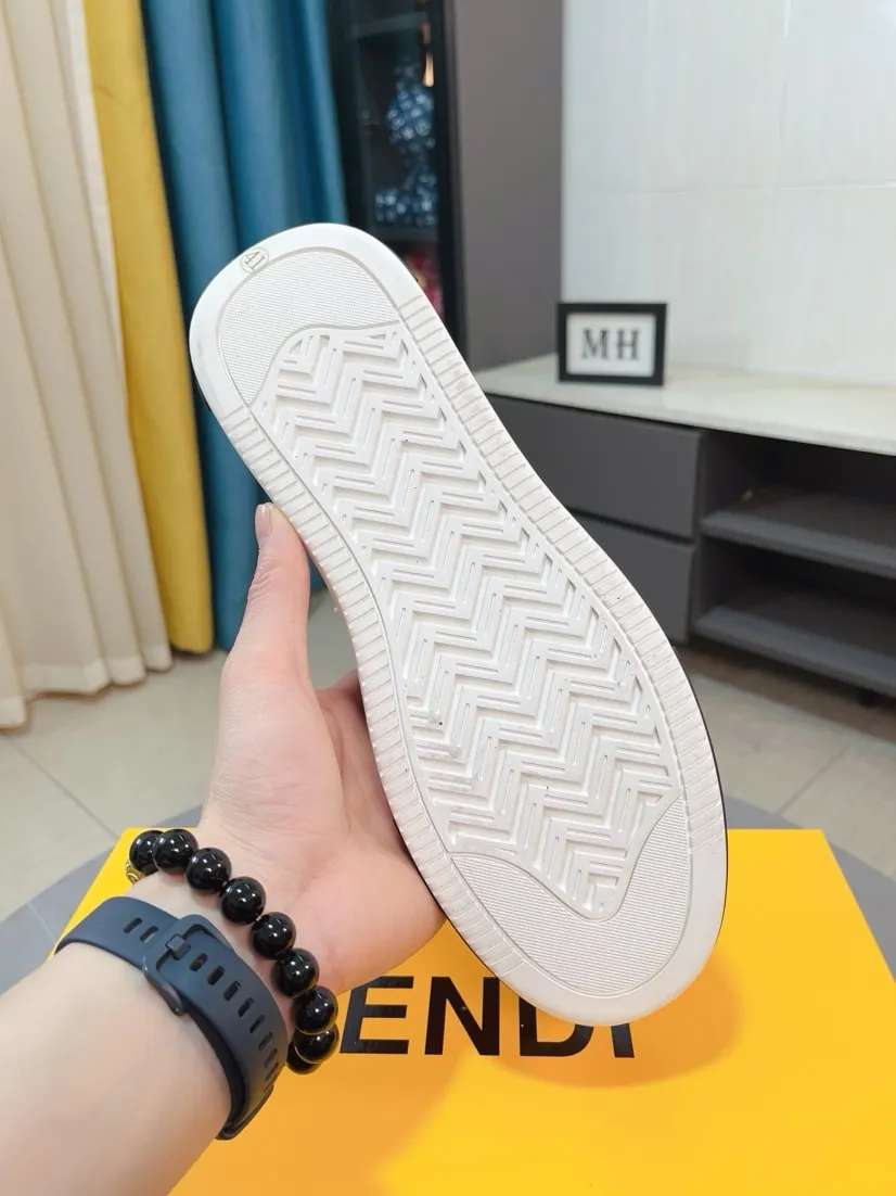 Men's Men's Shoes💰420🌹🌹[fendi] Fendi's classic and comfortable men's, this complex sneaker is made of soft calfskin➕genuine leather lining➕original ultra-light rubber material with rough outsole. This unique and light style is suitable for the casual and refined sensibility of this season. It is comfortable and natural on the feet. It is an everyday style for casual travel in autumn and winter! 38/44